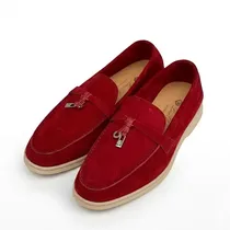 Mocassins daim Loro Piana rouge vue de face