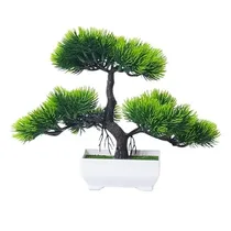 petite plante artificielle bonsaï décoratif sur bureau