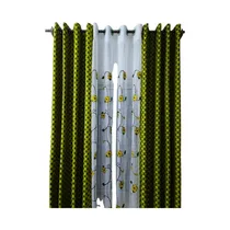 Détail du voilage brodé et œillets