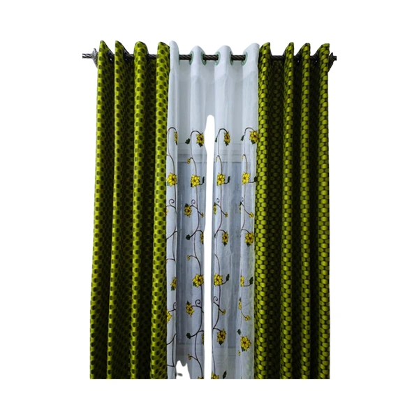 Détail du voilage brodé et œillets