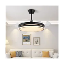 Ventilateur plafonnier LED Ocean avec pales ouvertes en fonctionnement