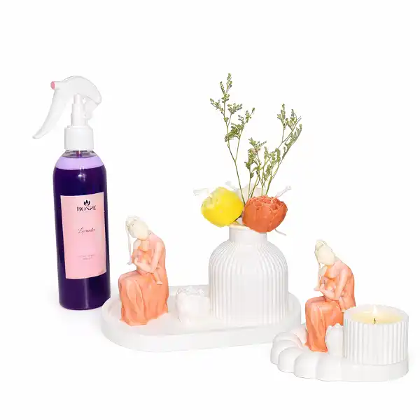 Décoration intérieure moderne avec bougies fleurs parfumées artisanales