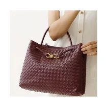 Sac Bottega porté style élégant femme