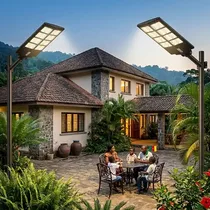 Lampadaire solaire Jortan 400W LED installé dans une cour extérieure