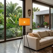 Lampe abat-jour trépied moderne en métal noir avec abat-jour naturel tressé.