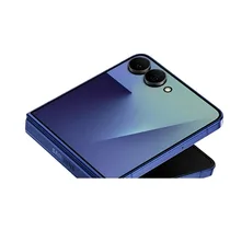 Samsung Galaxy Z Fold 7 utilisé en multitâche avec plusieurs applications ouvertes