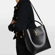 Sac à main luxe femme Saint Laurent Le 37 rouge avec finition métallique dorée