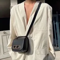 Sac de luxe Delvaux Lingot Small disponible chez Online Africa à Douala et Yaoundé.