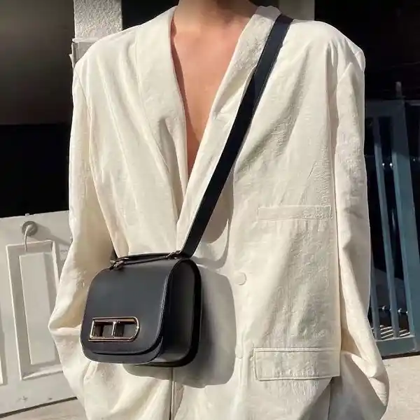 Sac de luxe Delvaux Lingot Small disponible chez Online Africa à Douala et Yaoundé.