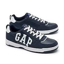 tennis GAP couleur bleu marine et blanche pour un look casual.