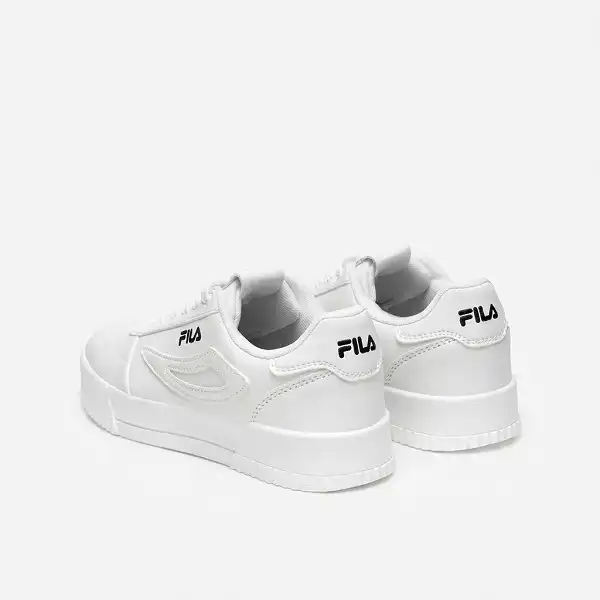 Semelle et lacets de la chaussure Fila Milena blanche pour femme.
