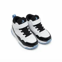 Vue de profil des baskets SHAQ Shaqnotize couleur bleu blanche et noir pointure 37,5.