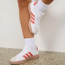 Baskets adidas VL Court 3.0 blanches disponibles au Cameroun