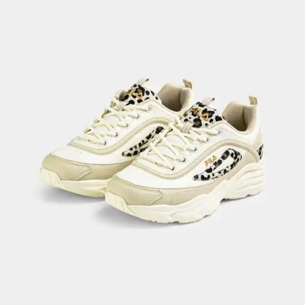 Baskets FILA Skye Teens beige femme pointure 38 vue de face