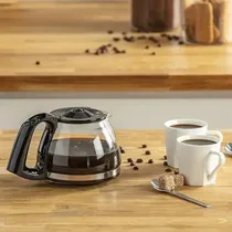 Cafetière électrique Moulinex 600 W préparant du café.