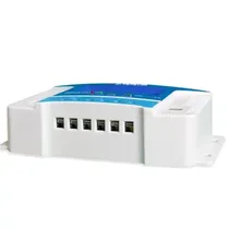 Contrôleur solaire Raggie 30A équipé de quatre ports USB pour recharge mobile.