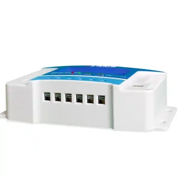Contrôleur solaire Raggie 30A équipé de quatre ports USB pour recharge mobile.