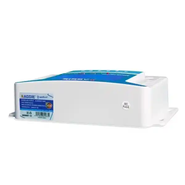 Régulateur de charge solaire PWM Raggie avec protections électroniques intégrées.