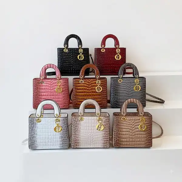 Sac féminin marron effet crocodile avec doubles poignées