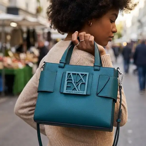 Sac cabas Susy Armani Exchange monogrammé vert vue de face