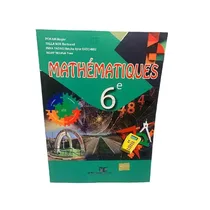 Élève de sixième étudiant avec son manuel de mathématiques francophone.