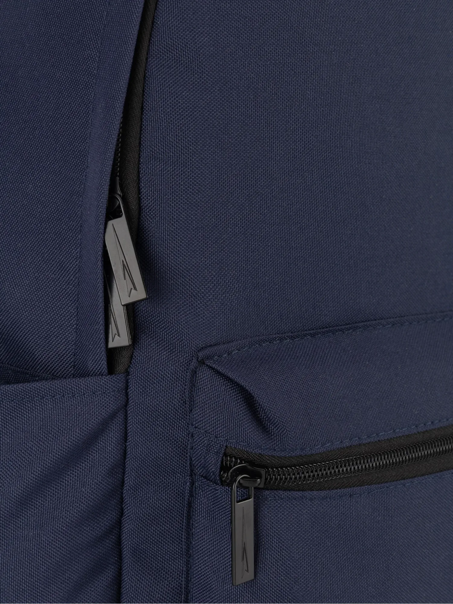 Sac à dos Sprandi de couleur sobre vu de face pour un usage quotidien.