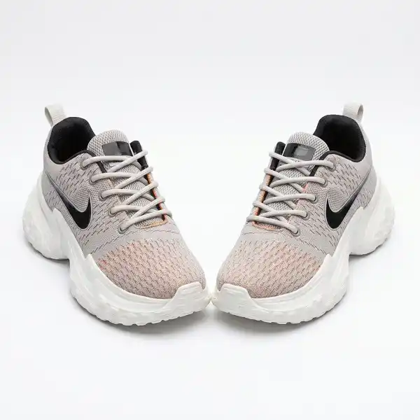 Baskets Nike Mind 002 grises avec logo noir et accents orange