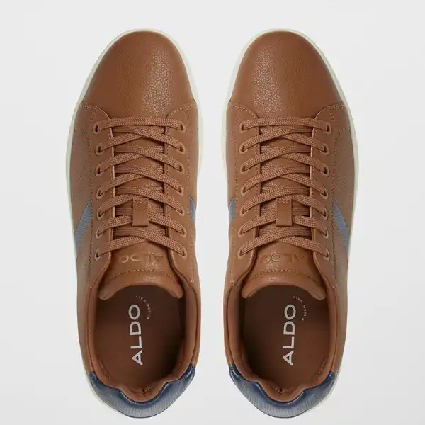 Détail simili-cuir marron texturé de la basket ALDO Citywalk